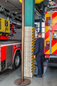 Der Weg zu den Einsatzfahrzeugen in der Alarmhalle ebenfalls sehr eng