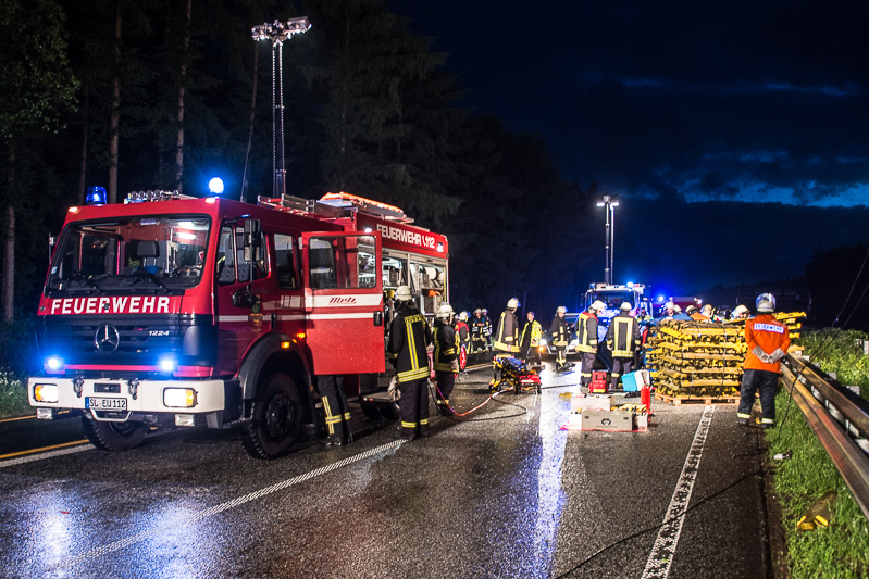 Junge Frau stirbt bei Verkehrsunfall auf der A7 bei